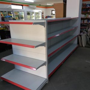 3.1 Rafturi de magazin de tip capat de gondola cu inaltime de 140 cm , culoare alb gri