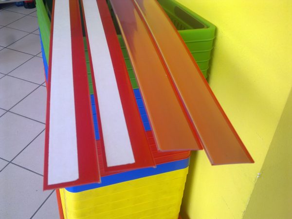 Sine autoadezive de pret pentru rafturi de magazin , latime 5cm